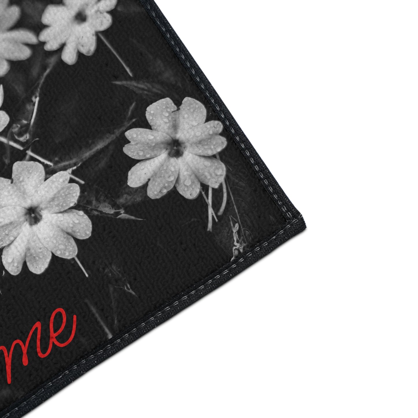 Welcome Floral Heavy-Duty Floor Mat — Black & White Daisy Doormat